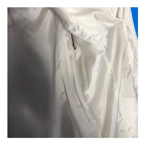 GAP Original Vintage Trench Coat JR Large Cream Ruffle Hem Belted Timeless Style - Picture 9 of 16